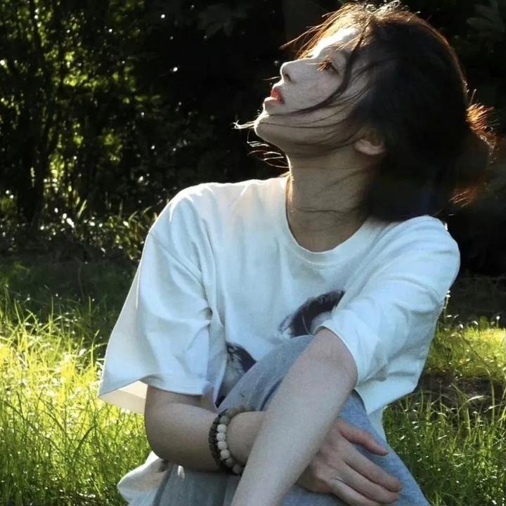 橙色女孩